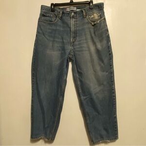 560 Levi’s Jeans Mens‎ Size 38X30 Comfort Fit Distressed Light Wash Vintage